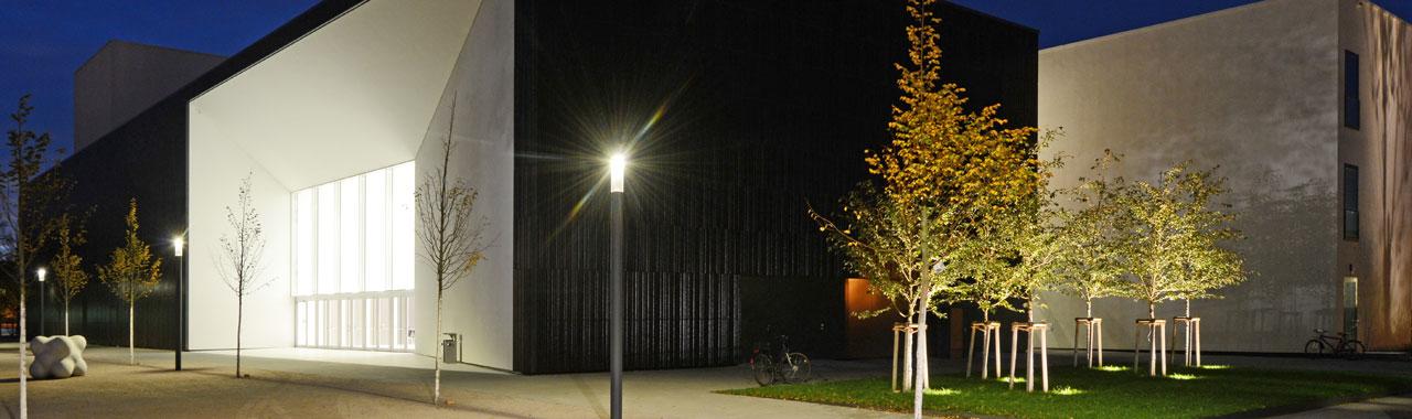 Multimediakomplex CampusOne der HfM Karlsruhe bei Nacht