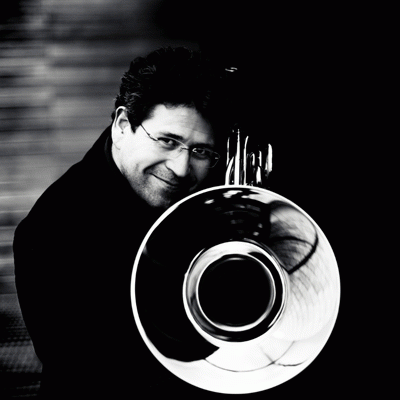 Der Hornist David Fernández Alonso