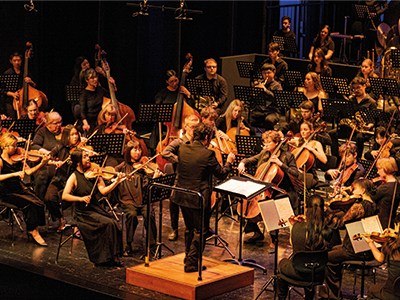 James Gaffigan dirigiert das Orchester der HfM Karlsruhe