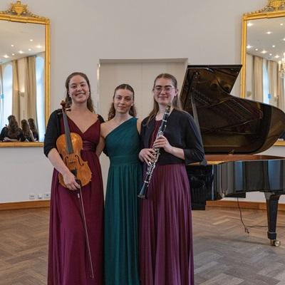 Jorinde Trio: Maja Hiemsch, Viola, Sarah Wöhrle, Klavier und Bianca Neumann, Klarinette